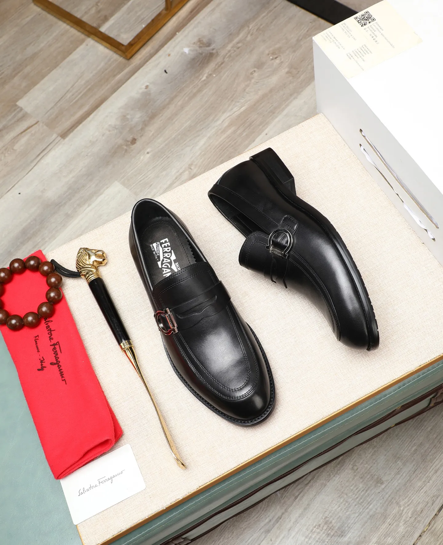 Men's shoes 💰560 📛📛(water-dyed cow lining) Salvatore Ferragamo high-end (Salvatore Ferragamo) is the world's top luxury footwear brand. It comes from the fashion kingdom of Italy. It is famous all over the world for its traditional handmade design and novel styles... 🚶🏻🚶🏻New suit shoes are available simultaneously at the counter. This model is made of pure handmade imported Italian calfskin fabric ➕soft water-dyed cowhide lining Original authentic outsole🌀🌀Size: 38➖44 (45 46 customized)